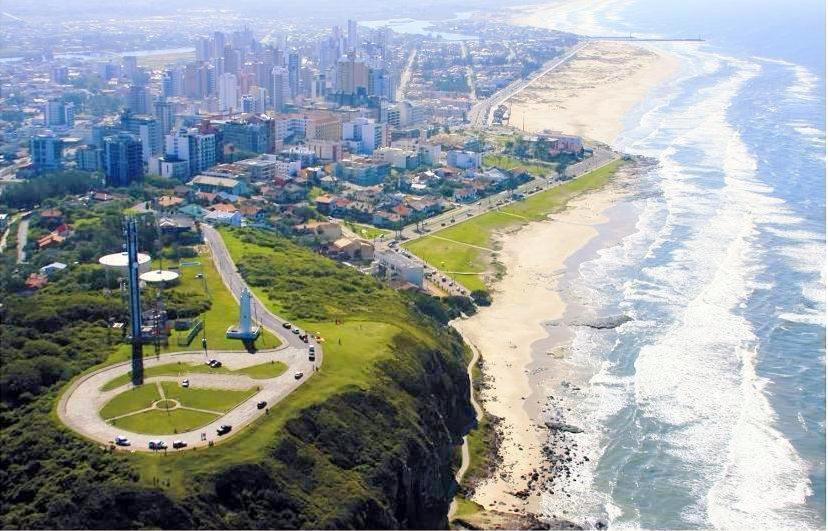Вілла Casa De 2 Quartos Com 2 Ares-Condicionados Em Torres-Rs - Na Mais Bela Praia Gaucha - Cozinha - Banheiro - Tv Smart 32 E Wi-Fi - Estacionamento - Anfitria Superhost No Bnb Екстер'єр фото