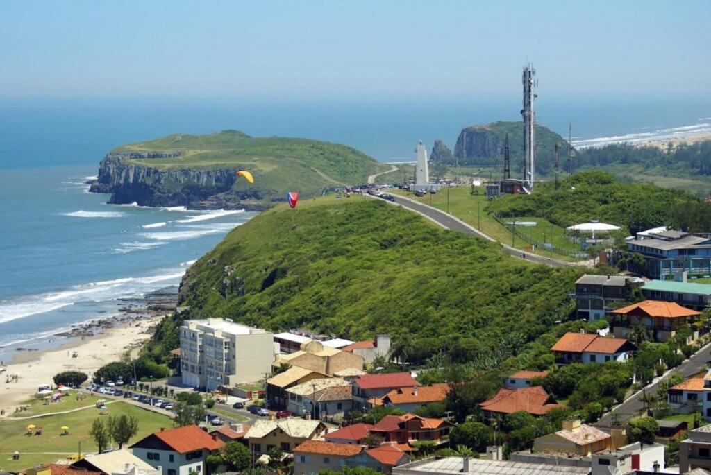 Вілла Casa De 2 Quartos Com 2 Ares-Condicionados Em Torres-Rs - Na Mais Bela Praia Gaucha - Cozinha - Banheiro - Tv Smart 32 E Wi-Fi - Estacionamento - Anfitria Superhost No Bnb Екстер'єр фото