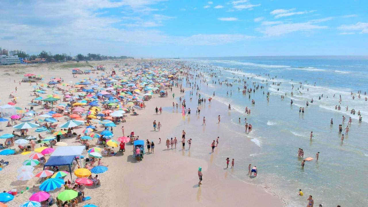 Вілла Casa De 2 Quartos Com 2 Ares-Condicionados Em Torres-Rs - Na Mais Bela Praia Gaucha - Cozinha - Banheiro - Tv Smart 32 E Wi-Fi - Estacionamento - Anfitria Superhost No Bnb Екстер'єр фото